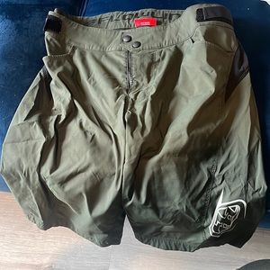 Dark green Troy lee designs flow line MTB shorts size 34